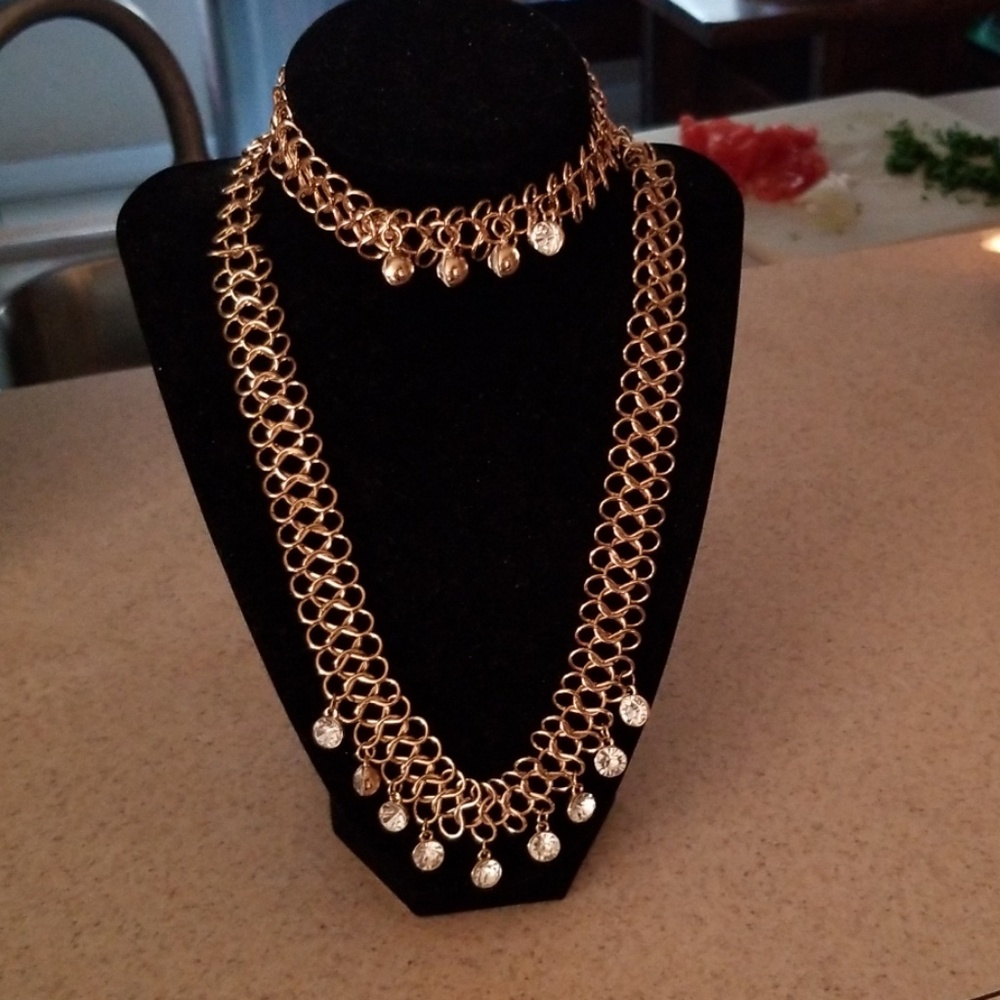 Tracilynn gold Crush necklace and bracelet.